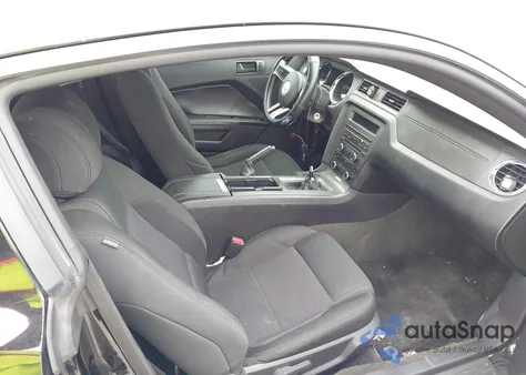 2014 Ford Mustang V6 z USA, uszkodzony, nr VIN 1ZVBP8AM4E5210029